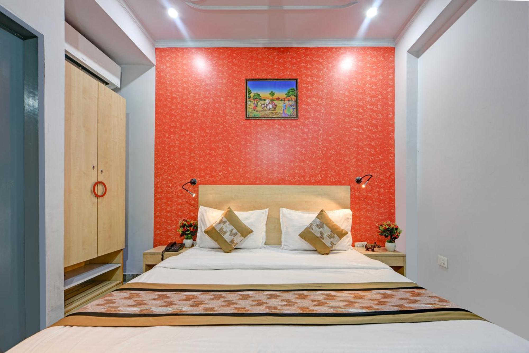 Royal Spark Inn1 - Medicity Gurugram, Near Medanta Hospital Γκουργκάον Εξωτερικό φωτογραφία