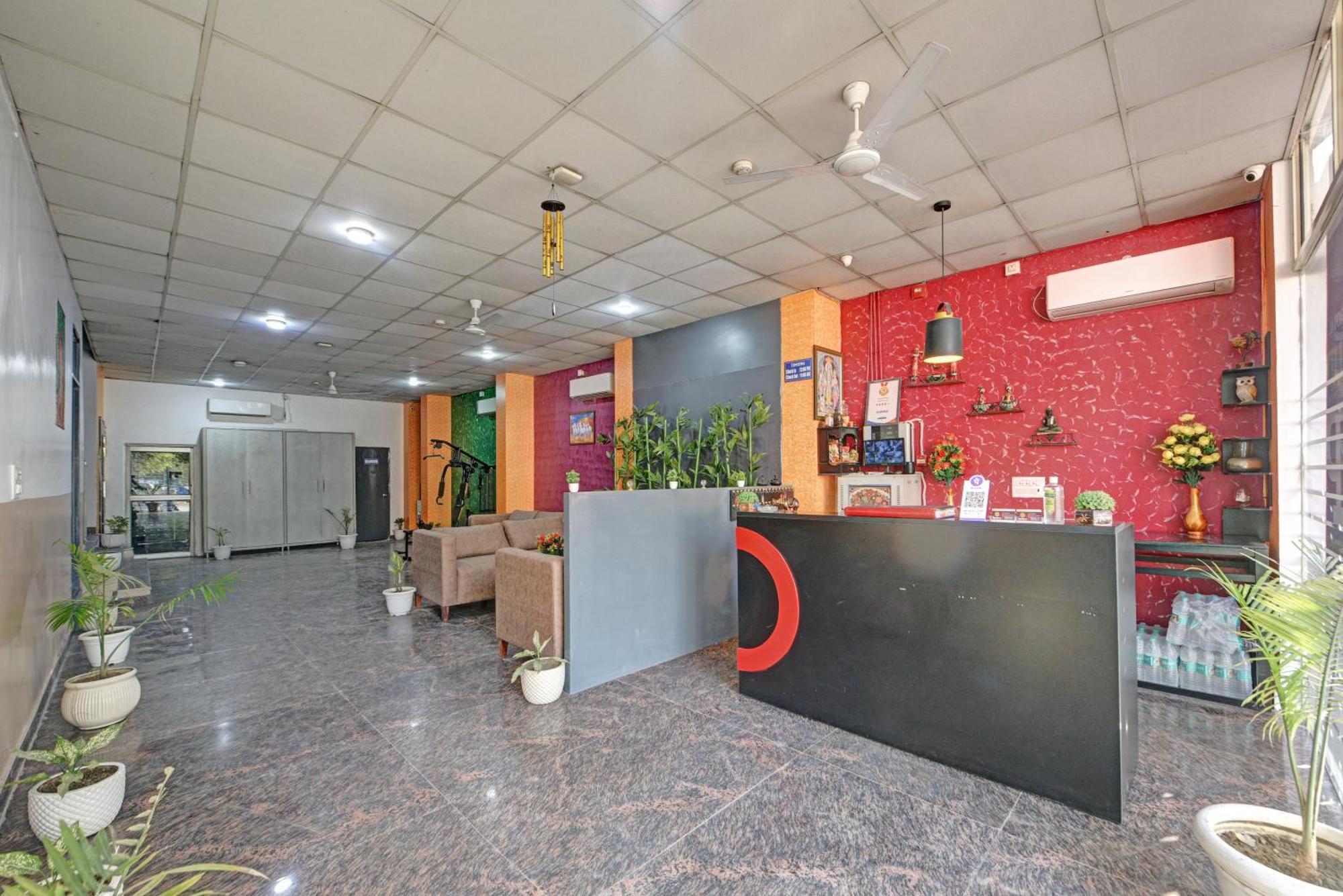 Royal Spark Inn1 - Medicity Gurugram, Near Medanta Hospital Γκουργκάον Εξωτερικό φωτογραφία