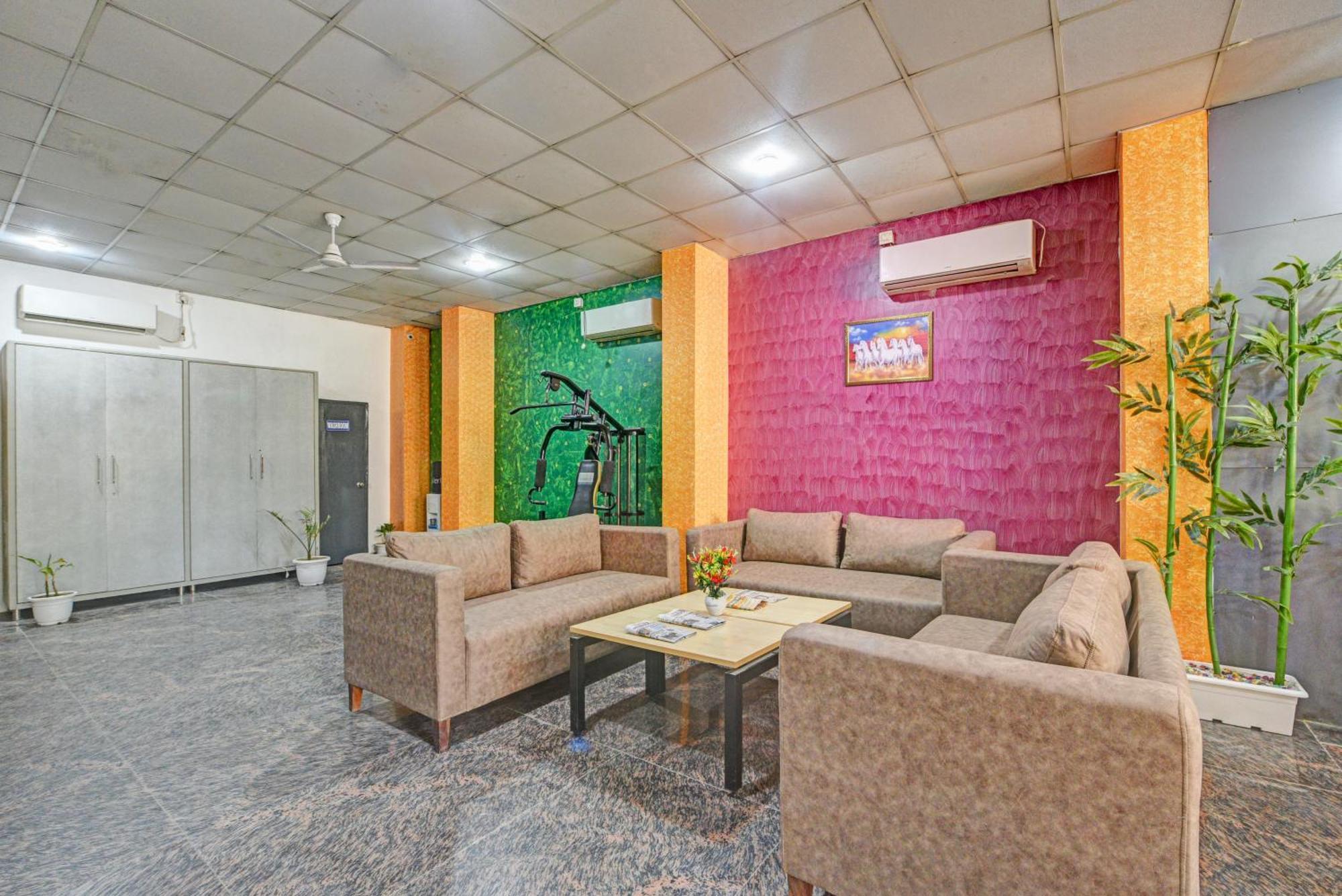 Royal Spark Inn1 - Medicity Gurugram, Near Medanta Hospital Γκουργκάον Εξωτερικό φωτογραφία