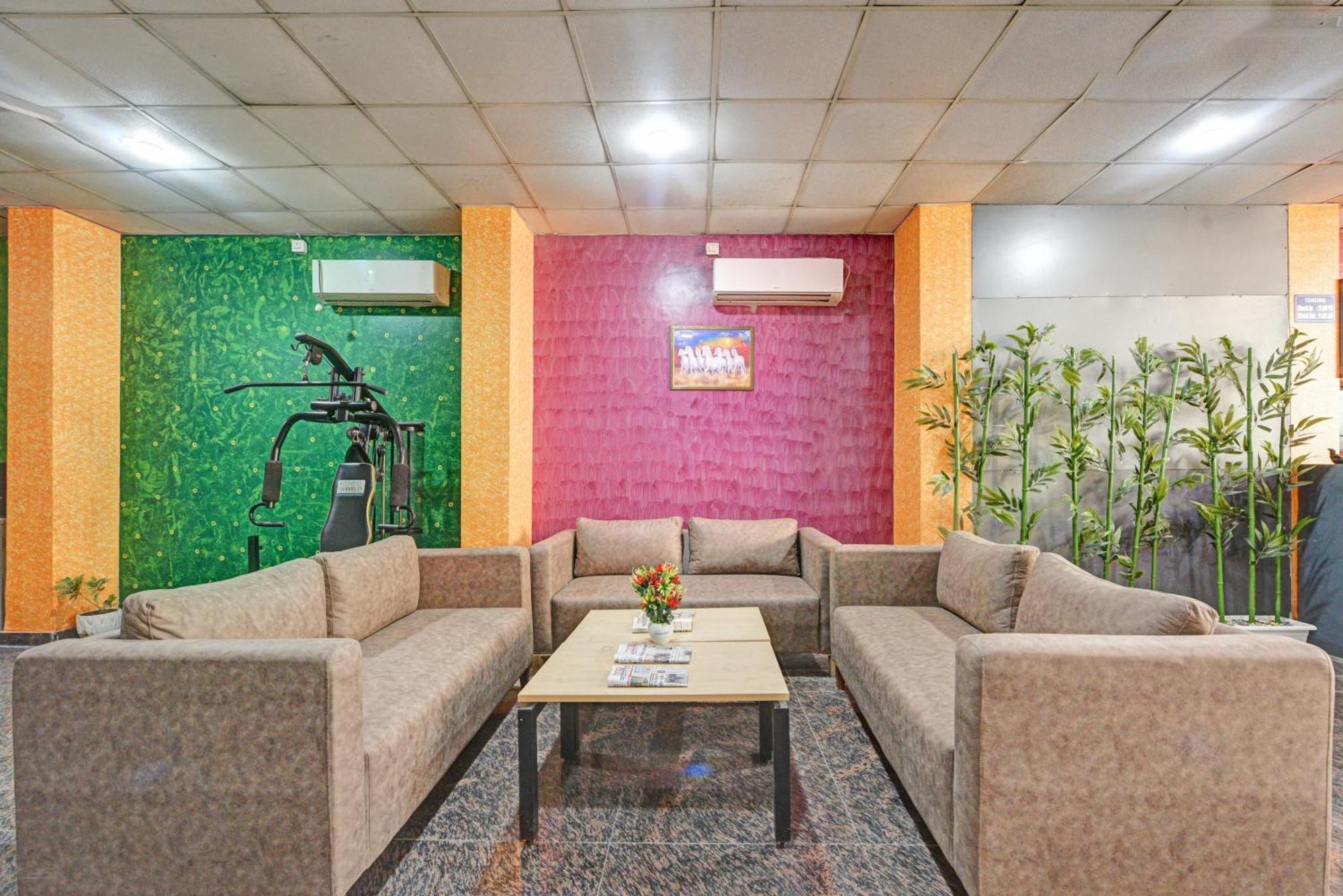 Royal Spark Inn1 - Medicity Gurugram, Near Medanta Hospital Γκουργκάον Εξωτερικό φωτογραφία