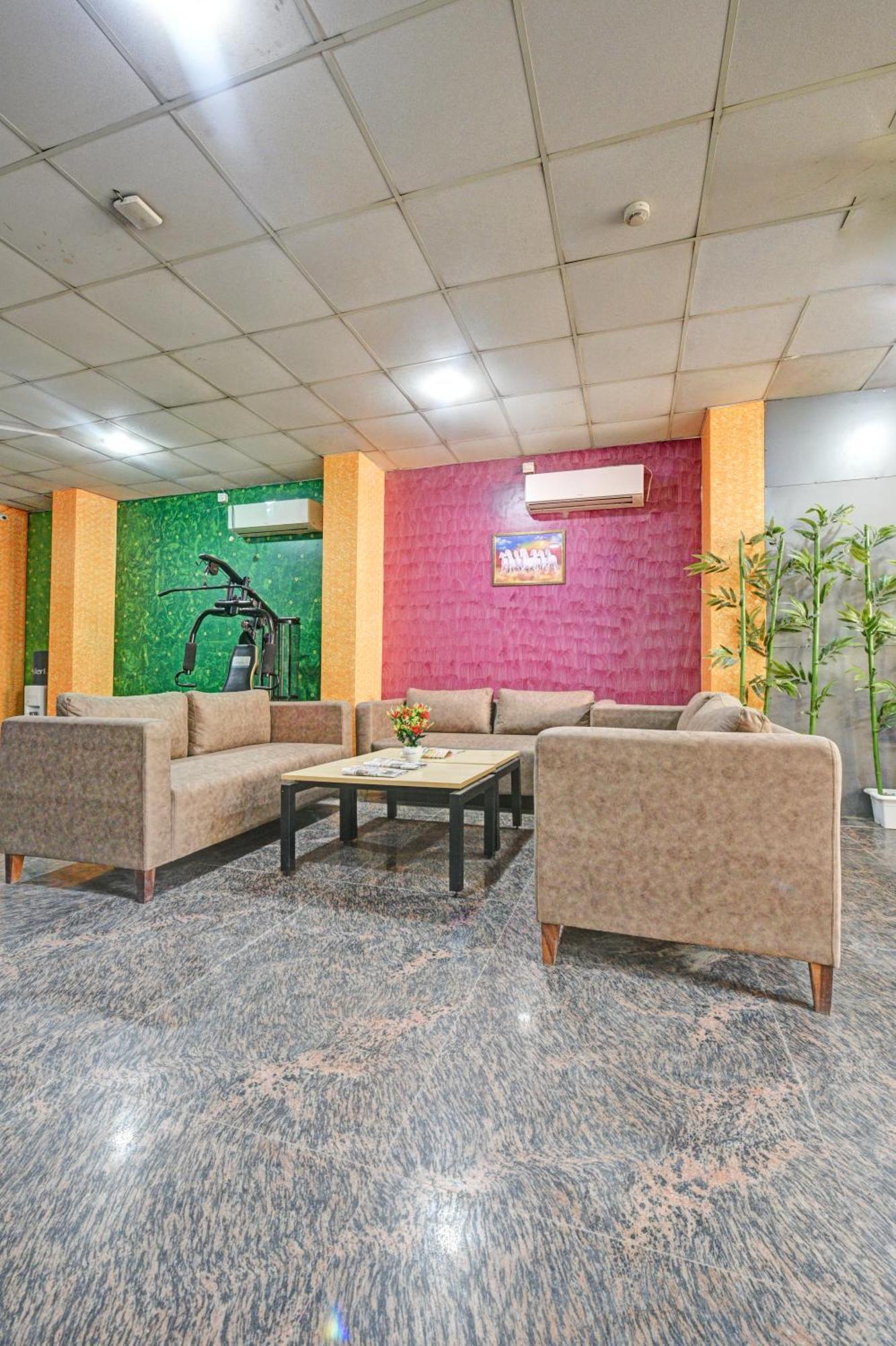 Royal Spark Inn1 - Medicity Gurugram, Near Medanta Hospital Γκουργκάον Εξωτερικό φωτογραφία