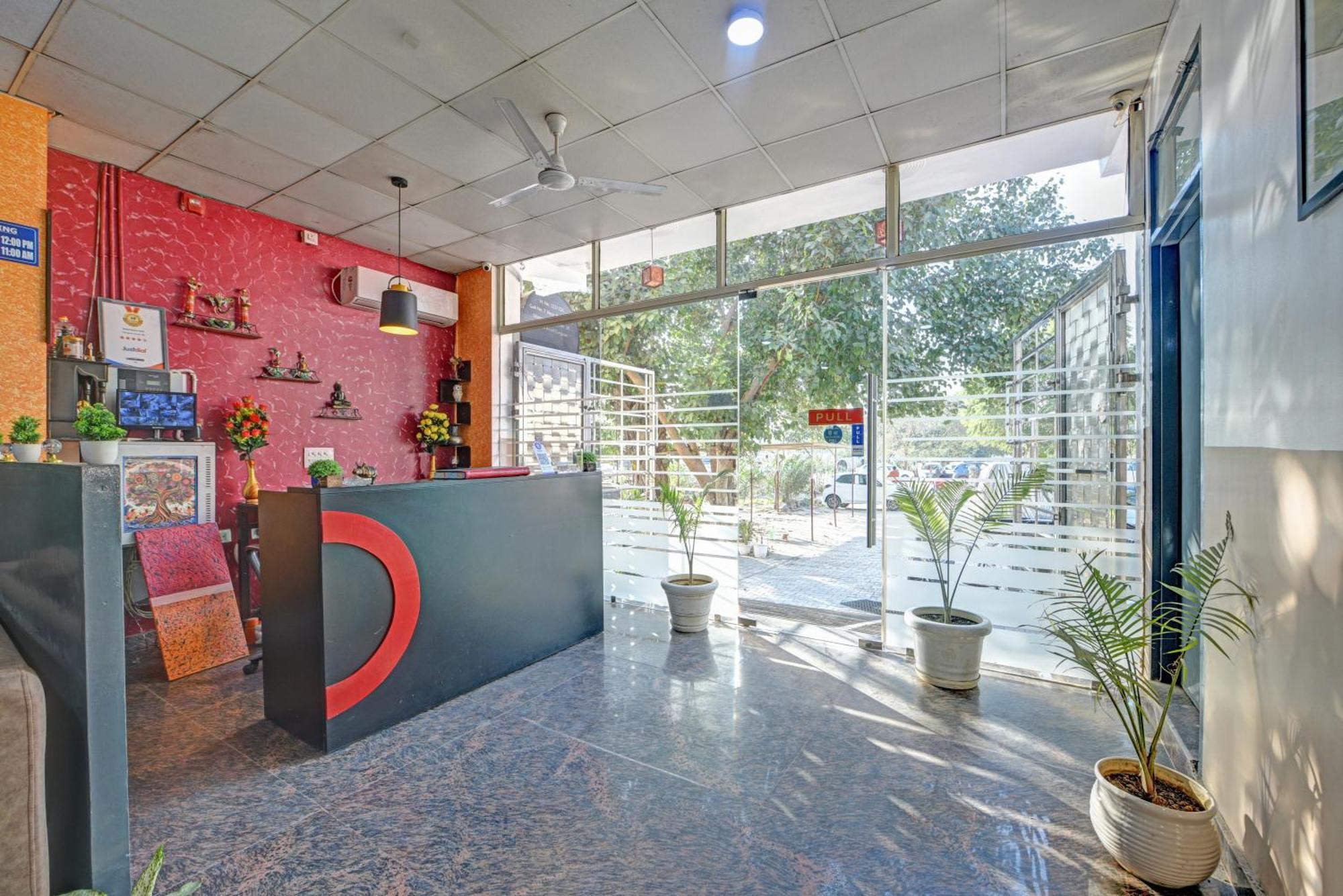 Royal Spark Inn1 - Medicity Gurugram, Near Medanta Hospital Γκουργκάον Εξωτερικό φωτογραφία