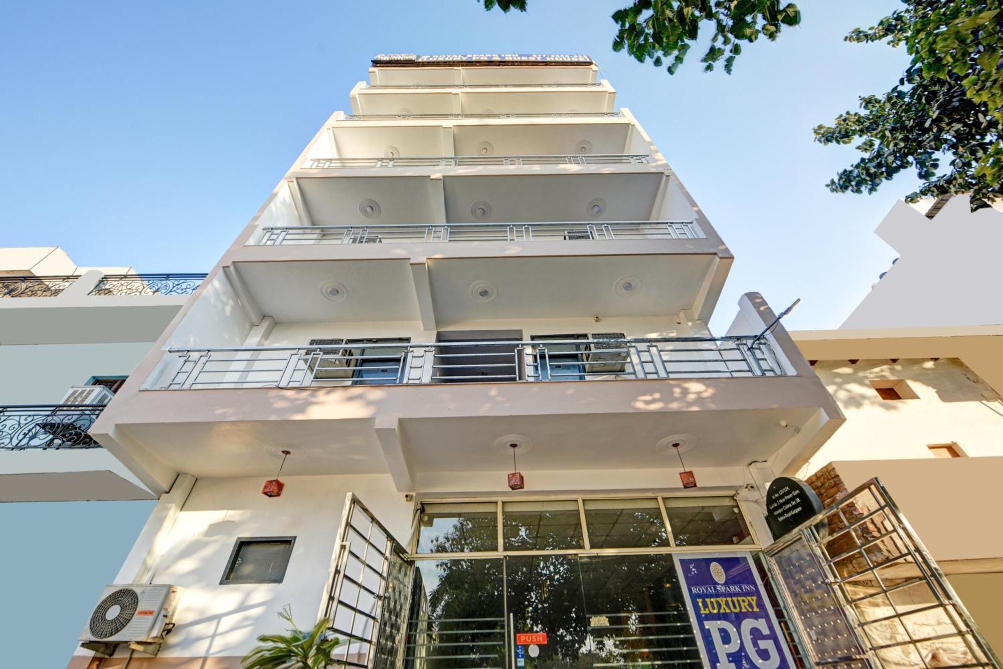 Royal Spark Inn1 - Medicity Gurugram, Near Medanta Hospital Γκουργκάον Εξωτερικό φωτογραφία