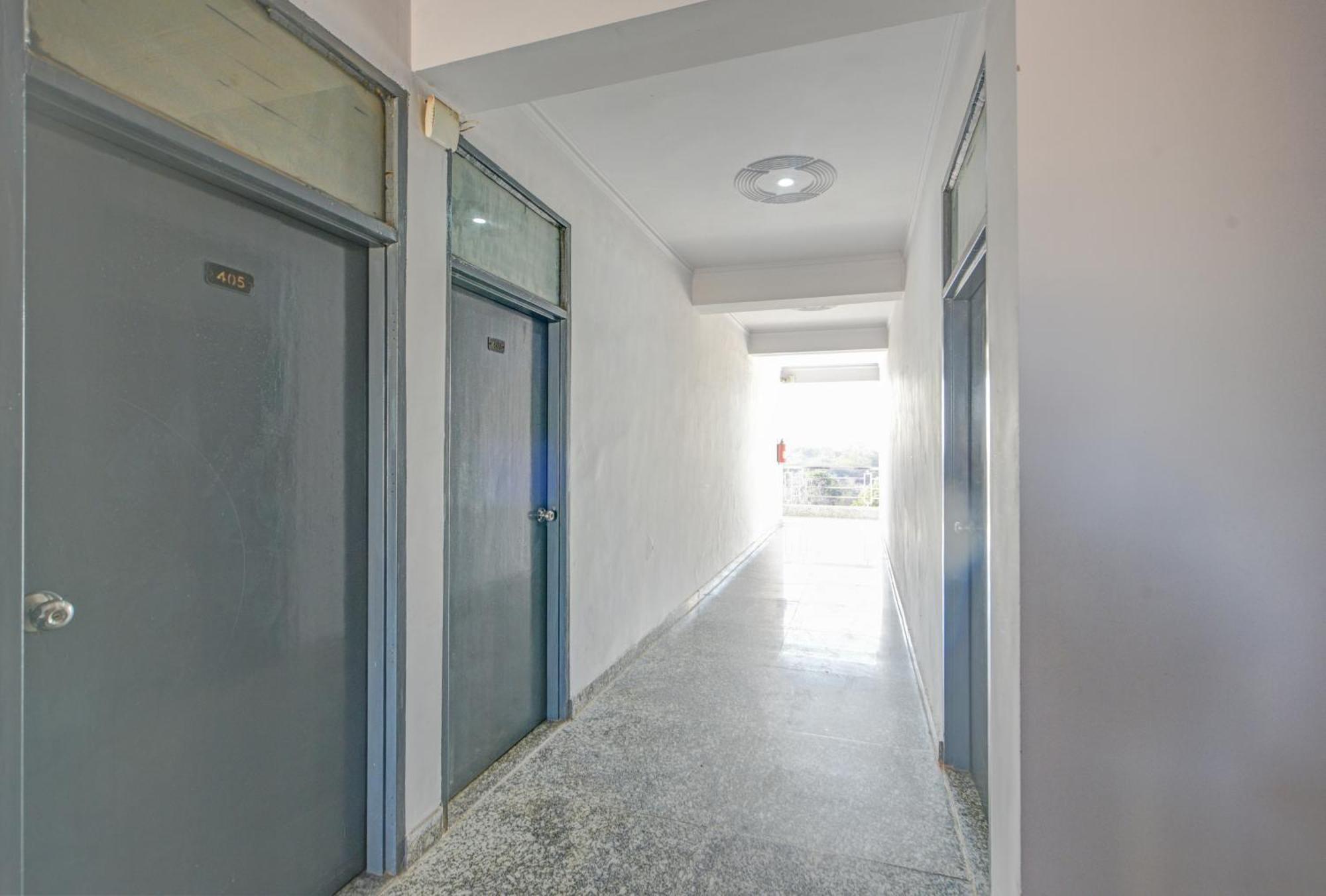 Royal Spark Inn1 - Medicity Gurugram, Near Medanta Hospital Γκουργκάον Εξωτερικό φωτογραφία