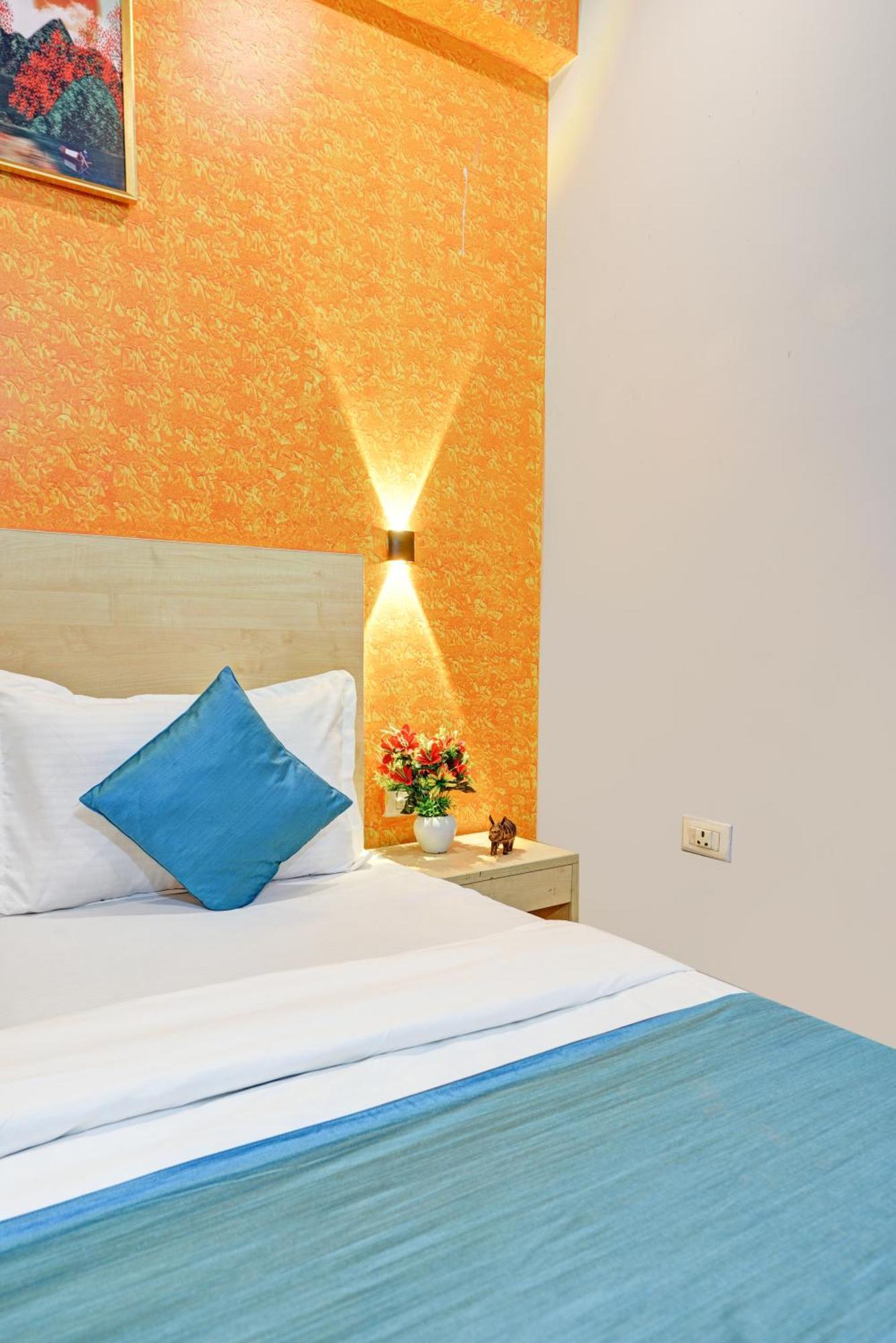 Royal Spark Inn1 - Medicity Gurugram, Near Medanta Hospital Γκουργκάον Εξωτερικό φωτογραφία